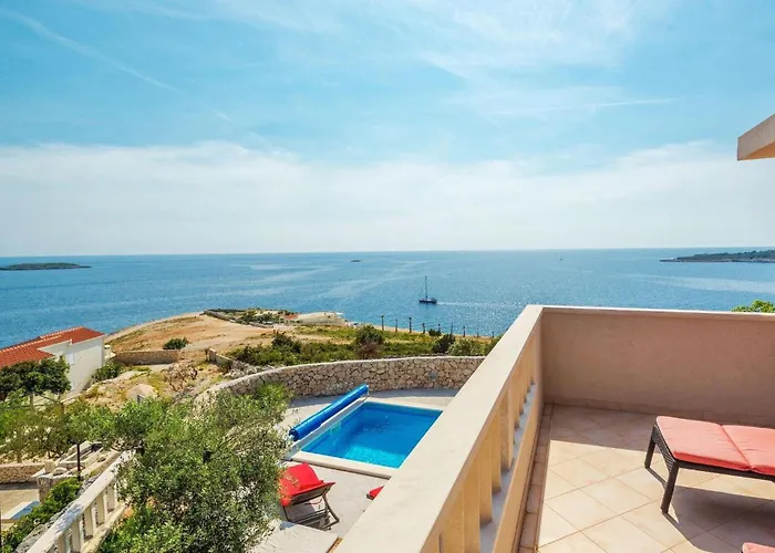 Valentina トロギール